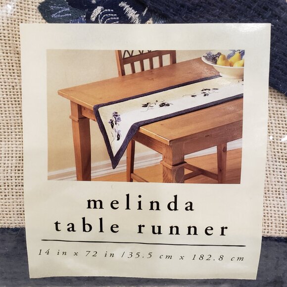 NWT Pier 1 Imports Embroidered Floral Table Runner - Picture 4 of 5